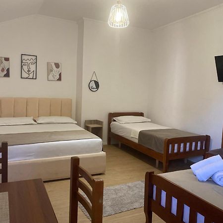 Vila M Vera Rooms With Kitchen And Apartments Durrës Extérieur photo