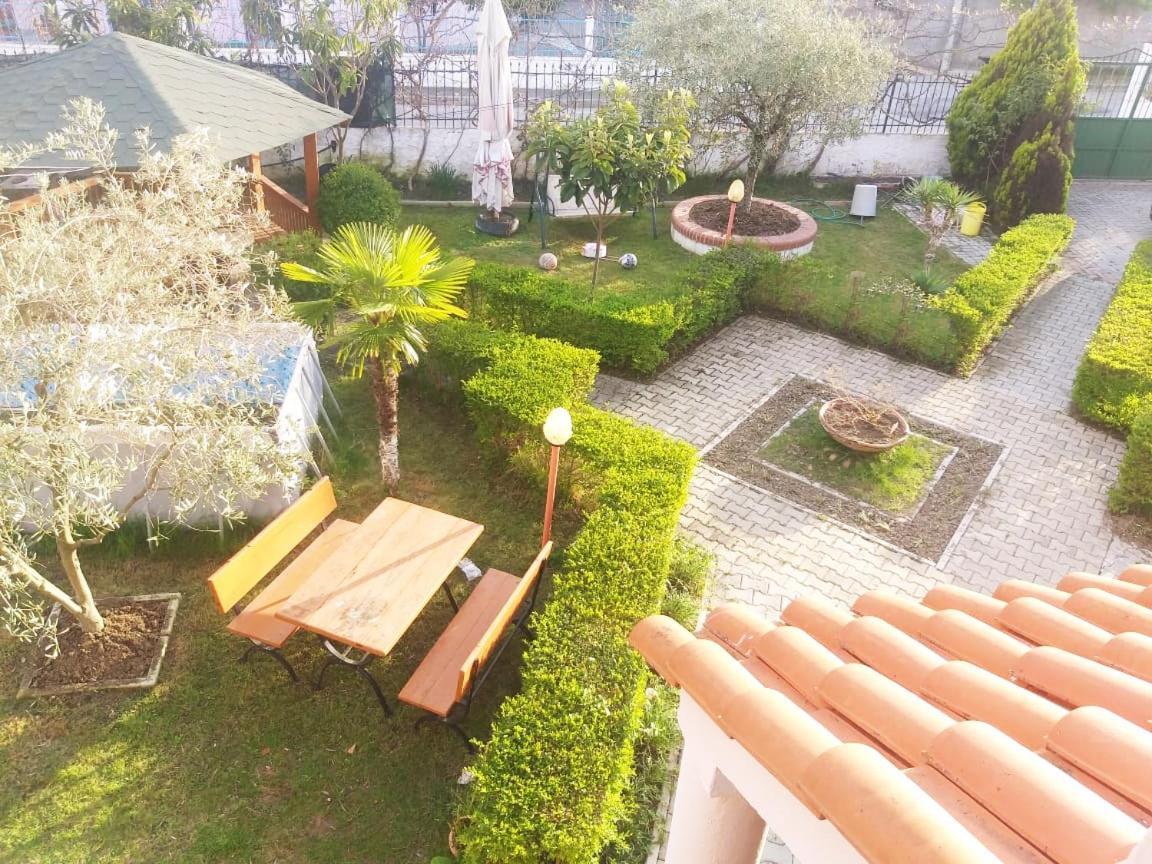 Vila M Vera Rooms With Kitchen And Apartments Durrës Extérieur photo