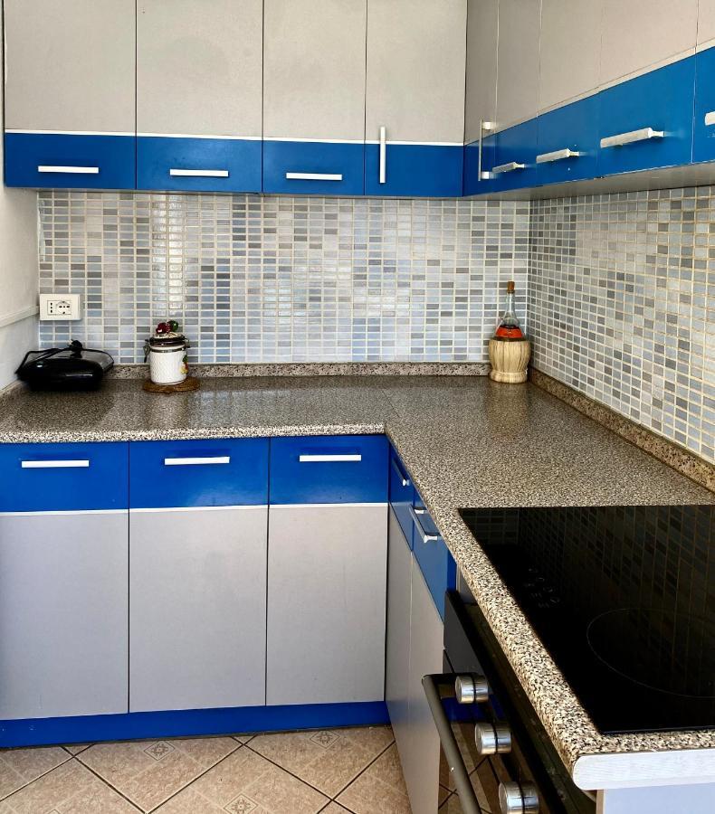 Vila M Vera Rooms With Kitchen And Apartments Durrës Extérieur photo