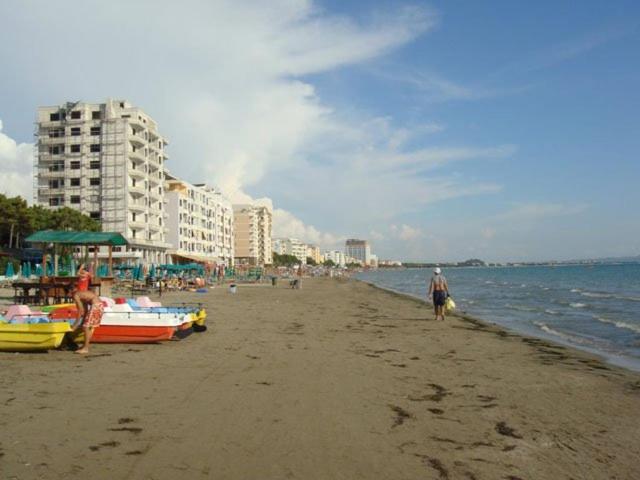 Vila M Vera Rooms With Kitchen And Apartments Durrës Extérieur photo