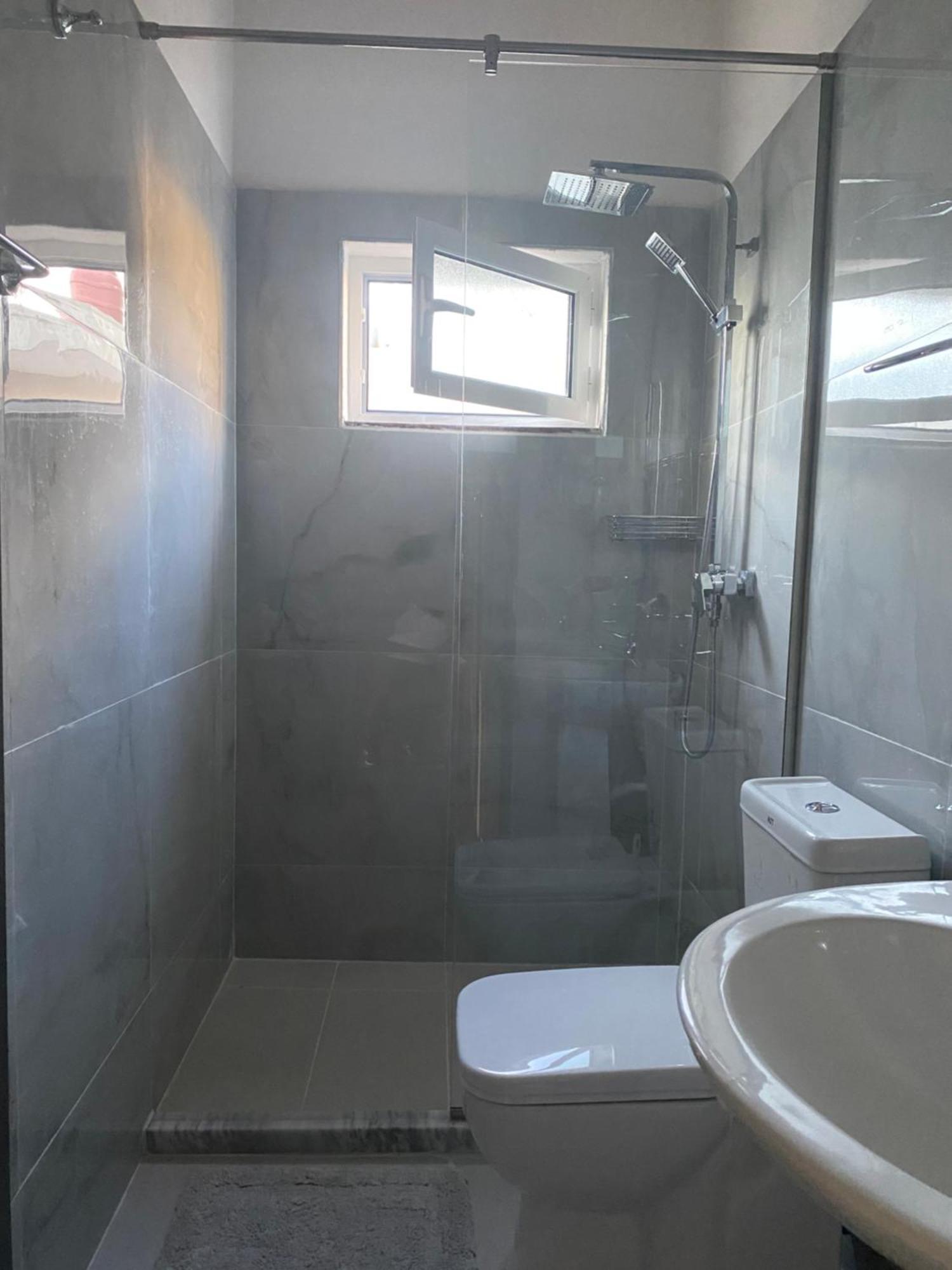 Vila M Vera Rooms With Kitchen And Apartments Durrës Extérieur photo