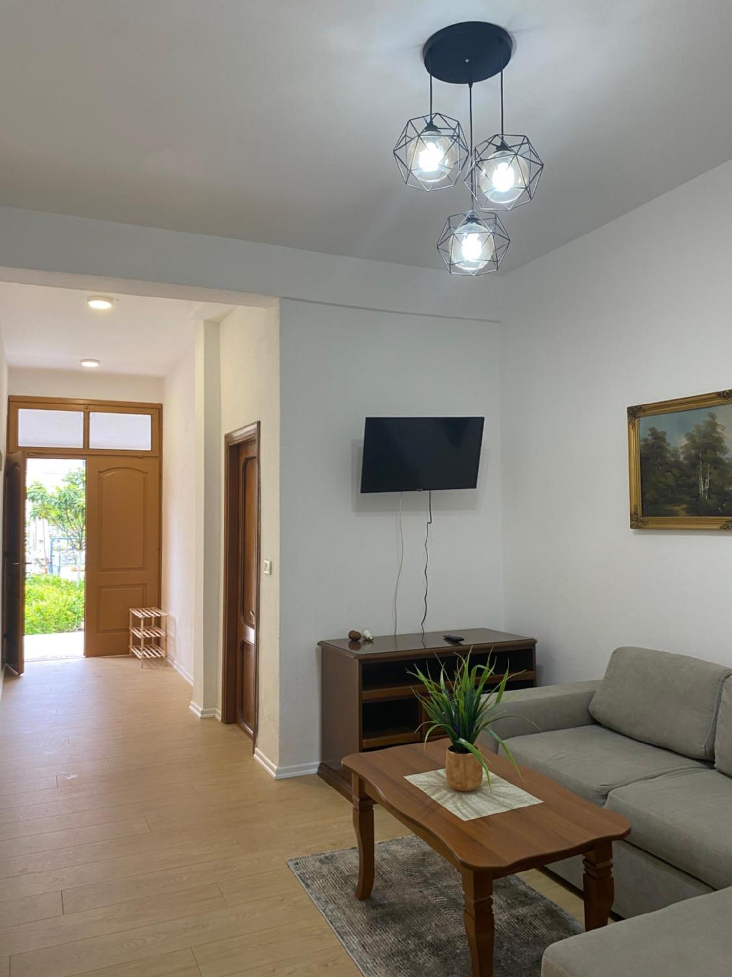 Vila M Vera Rooms With Kitchen And Apartments Durrës Extérieur photo