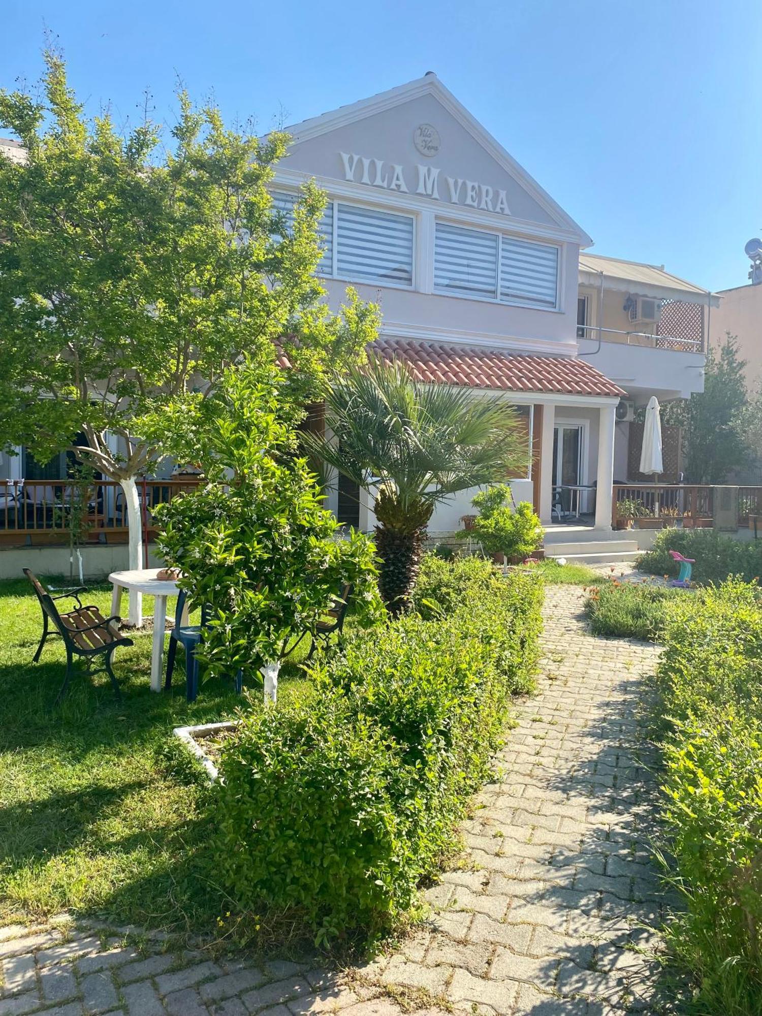 Vila M Vera Rooms With Kitchen And Apartments Durrës Extérieur photo