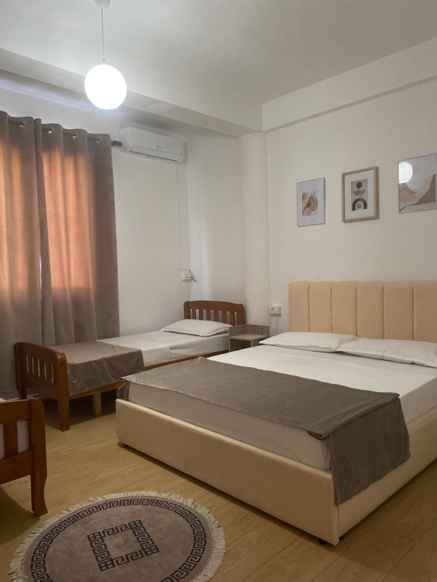 Vila M Vera Rooms With Kitchen And Apartments Durrës Extérieur photo