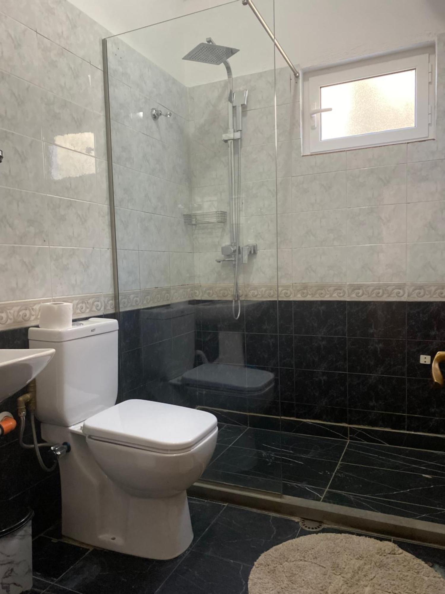 Vila M Vera Rooms With Kitchen And Apartments Durrës Extérieur photo